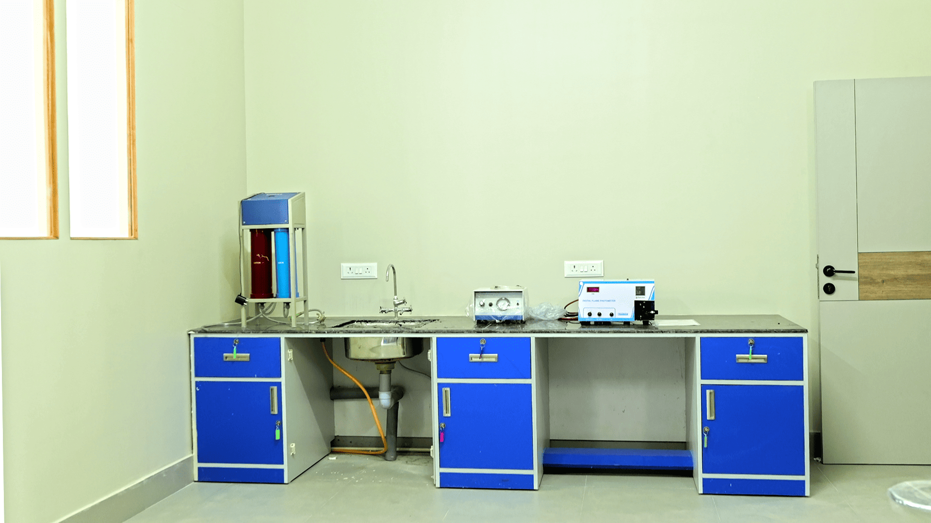 Pragjyotishpur University Guwahati Central instrument lab photo 3